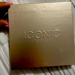 ICONIC LONDON DAY TO SLAY EYESHADOW PALETTE